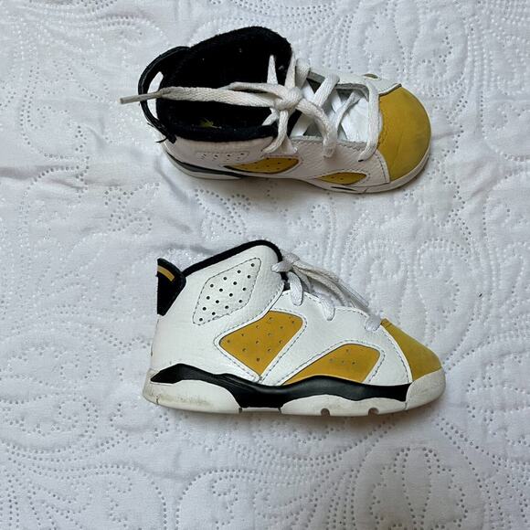 Nike Air Jordan 6 Retro Sneakers Size 6 - Picture 2 of 10